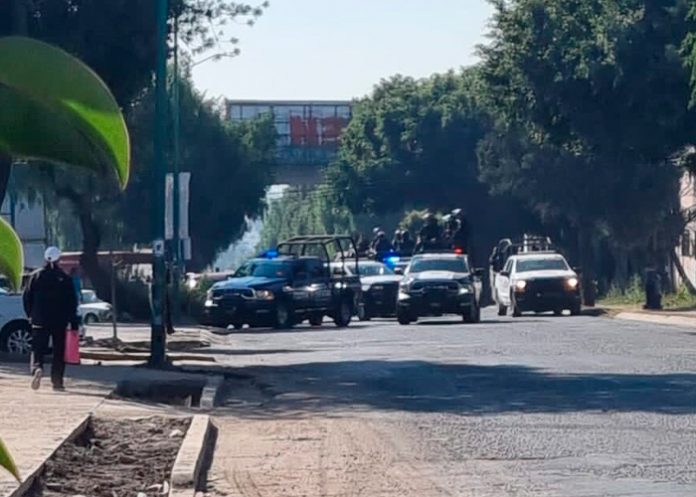 A plena luz del día se desata escalofriante balacera en un mercado de México