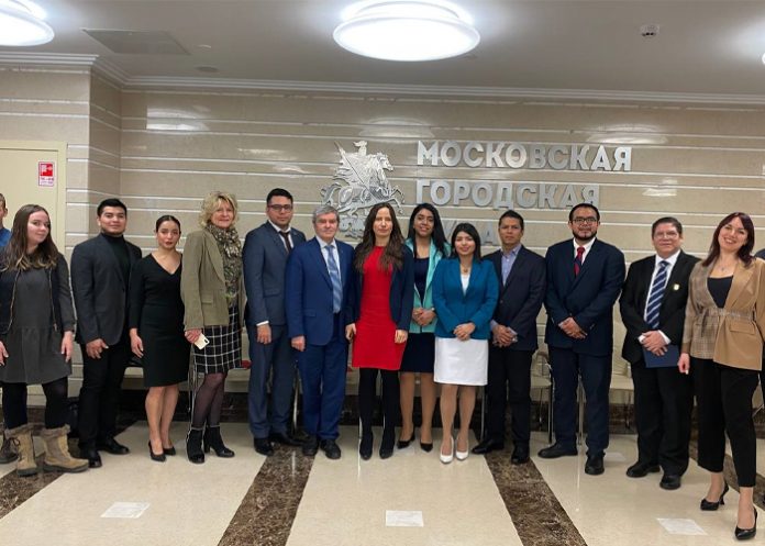 Estudiantes y Funcionarios nicaragüenses visitaron la DUMA en Moscú