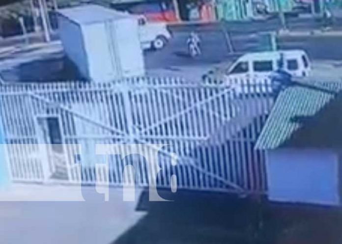 Foto: Momentos en que un motorizado muere por las llantas de un camión en Managua / TN8