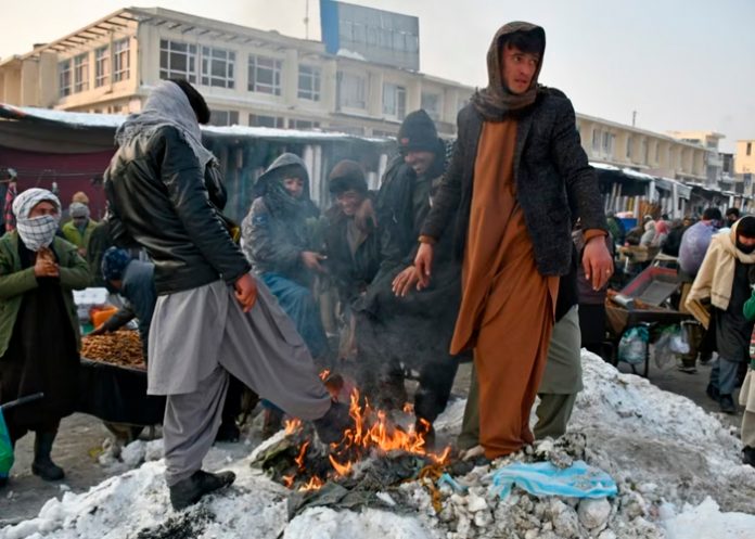 Gélidas temperaturas que azotan Afganistán dejan al menos 70 muertos