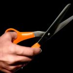 En Inglaterra apuñalan a una niña de 13 porque es pelirroja 