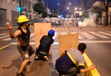 Brutal represión policial en las calles de Perú dejó varios heridos Brutal represión policial en las calles de Perú dejó varios heridos