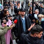 Modelo asegura tener videos de infidelidad de Piqué a Shakira