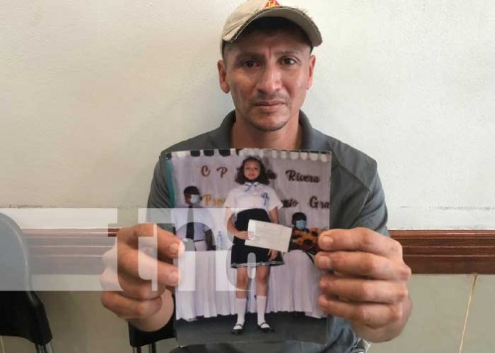 Foto: Desesperación de un padre por buscar a su hija en Managua / TN8