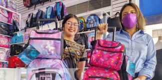 Foto: Grandes descuentos en el Mercado Oriental para útiles escolares / TN8