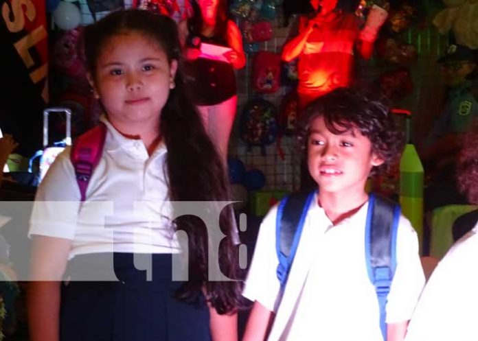 Foto: Noches de compras de artículos escolares en Masaya / TN8