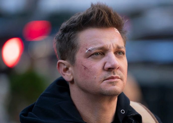 Jeremy Renner fue operado tras su accidente y se encuentra en cuidados intensivos