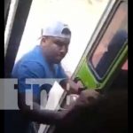 «¡Dame mi vuelto!»: Se arma bochinche por alta tarifa en bus de Rivas (VIDEO) Foto: Bochinche en un bus de Rivas por la alta tarifa / TN8
