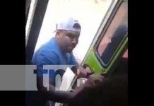«¡Dame mi vuelto!»: Se arma bochinche por alta tarifa en bus de Rivas (VIDEO) Foto: Bochinche en un bus de Rivas por la alta tarifa / TN8