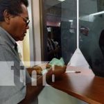 Con alegría, sindicalistas y trabajadores del Estado de Nicaragua reciben reajuste salarial del 7% Foto: Pago a trabajadores del MINED y MINSA en Nicaragua / TN8