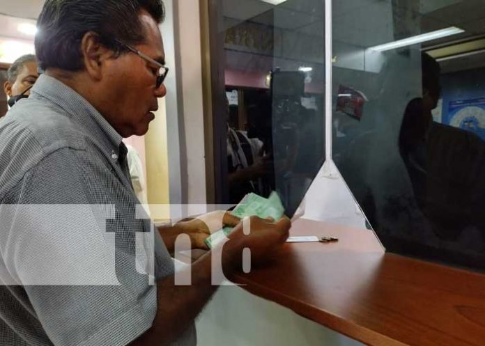 Foto: Pago a trabajadores del MINED y MINSA en Nicaragua / TN8