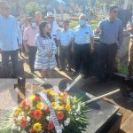 Rinden tributo al Profesor Julio César Sandoval en Managua Foto: Ofrenda floral al Profesor Julio César Sandoval en el Cementerio Periférico / TN8