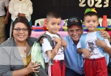 Miles de estudiantes de León reciben útiles escolares