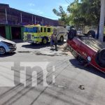 Taxista protagoniza fuerte accidente en una intersección en Managua Taxista protagoniza fuerte accidente en una intersección en Managua