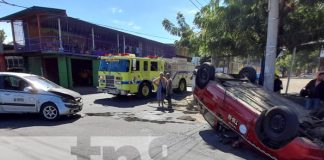 Taxista protagoniza fuerte accidente en una intersección en Managua