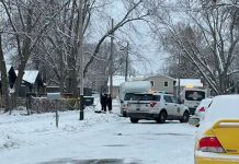 Dos estudiantes muertos y un maestro herido tras tiroteo en una escuela de Iowa Dos estudiantes muertos y un maestro herido tras tiroteo en una escuela de Iowa