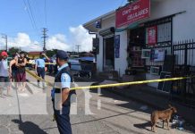 Murió en su ley en una calle de Bluefields: con la media de licor en la mano Foto: Encuentran el cuerpo de un hombre que murió junto con una botella de alcohol en Bluefields / TN8