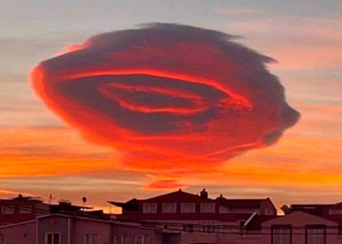 Extraña nube en el cielo de Turquía causa pánico ¿es el fin del mundo?