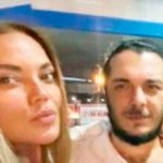 Desalmado prefirió filmar a su novia cayendo del balcón en lugar de ayudarla En Turquía un desalmado prefirió filmar a su novia cayendo del balcón y no ayudarla