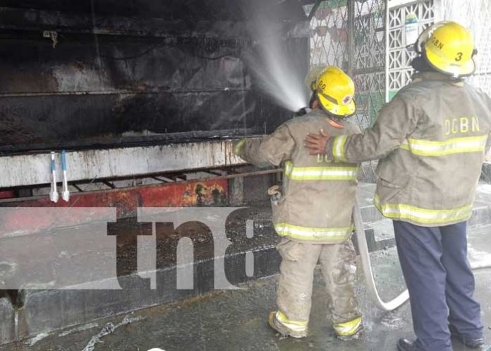 Foto: Incendio en local de venta de pollos asados en Managua / TN8