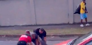 Con las "tetas peladas" quedó mujer en plena calle tras agarrarse con otra