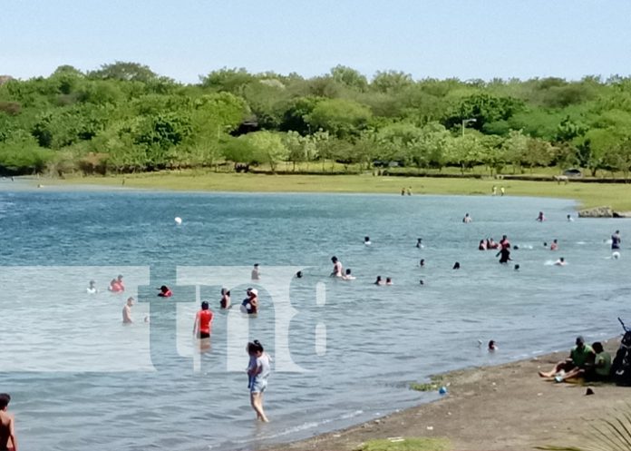 Familias disfrutan el fin de semana en centros recreativos de Managua
