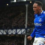 Aficionados detienen e increpan a jugador del Everton por malos resultados Aficionados detienen e increpan a jugador del Everton por malos resultados