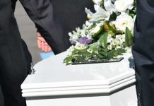 Fingió su muerte solo para saber quiénes llegarían en su verdadero funeral