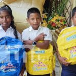 Foto: Llegan paquetes escolares y maletines para docentes en Bilwi / TN8