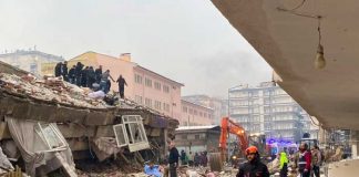 Terremoto en Turquía deja más de 900 muertos