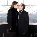 : Cibernautas critican a Marc Anthony por “tocar” a su suegra