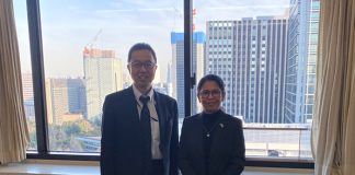 Embajadora de Nicaragua realiza visita al director del METI en Tokio