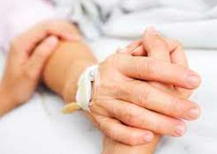 Vuelve con su ex tras enterarse de grave enfermedad