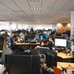 Corren a trabajador de call center por llamarse a él mismo