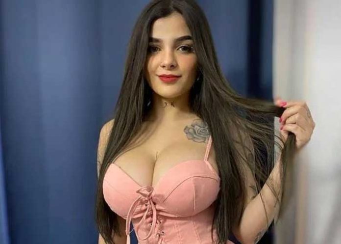 1 Karely Ruiz celebró la llegada a 8 millones en Instagram con potentes fotos