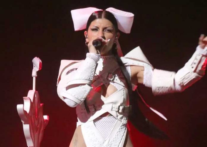 Cazzu “explota“ contra el feminismo y el homicidio de un niño