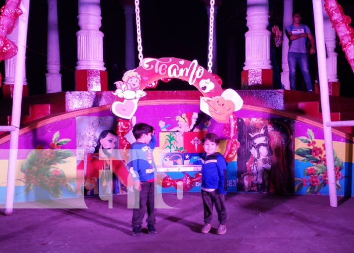 Inauguran paseo del 'Amor' en el Parque de Jinotepe, Carazo