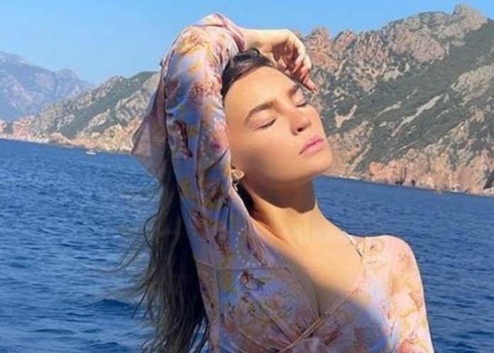 1 “Con razón los dejas traumados” Belinda muestra sus encantos en Instagram