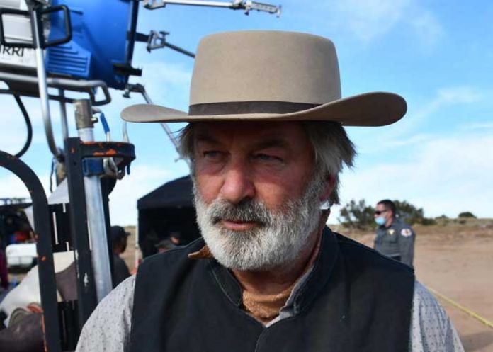 Alec Baldwin recibe nueva demanda por tiroteo en rodaje de “Rust”