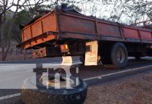 Madriz: Camión queda sin una de sus llantas por aparente exceso de peso Madriz: Camión queda sin una de sus llantas por aparente exceso de peso
