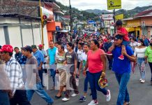 Foto: Boaqueños caminan celebrando las victorias del pueblo, "No Pudieron, Ni Podrán" / TN8