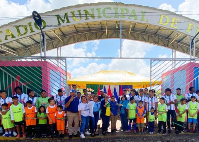 Finaliza segunda etapa de construcción en el estadio de fútbol en Río Blanco
