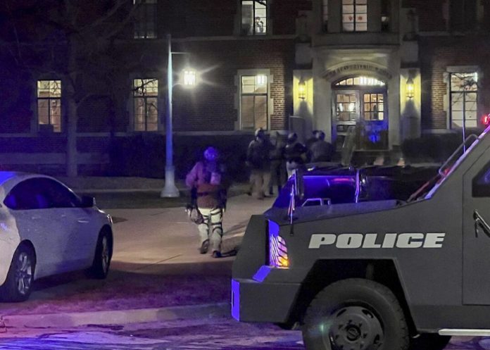 Foto: Tres muertos en tiroteo en un campus universitario de Estados Unidos