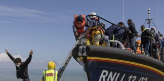 Gran despliegue para vigilar los barcos de migrantes en el canal de la Mancha