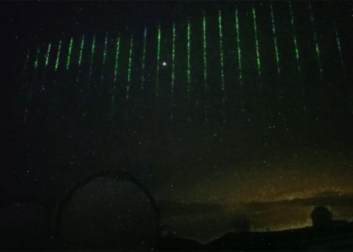 Hawái presencia extrañas líneas láser en el cielo ¿Qué lo ocasionó?