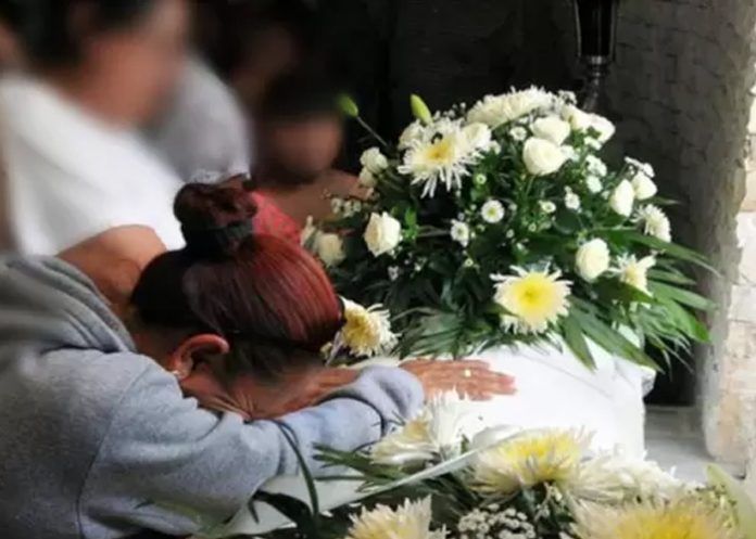 1 Informa a su jefe la muerte de un familiar y recibe una polémica respuesta