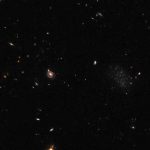 Hubble muestra interesantes imágenes de una galaxia escurridiza