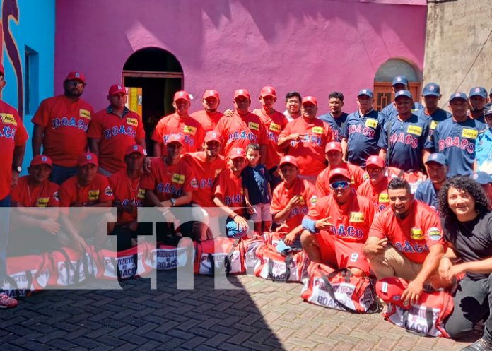 1 Peloteros de Boaco, reciben nuevos uniformes de parte de las Autoridades