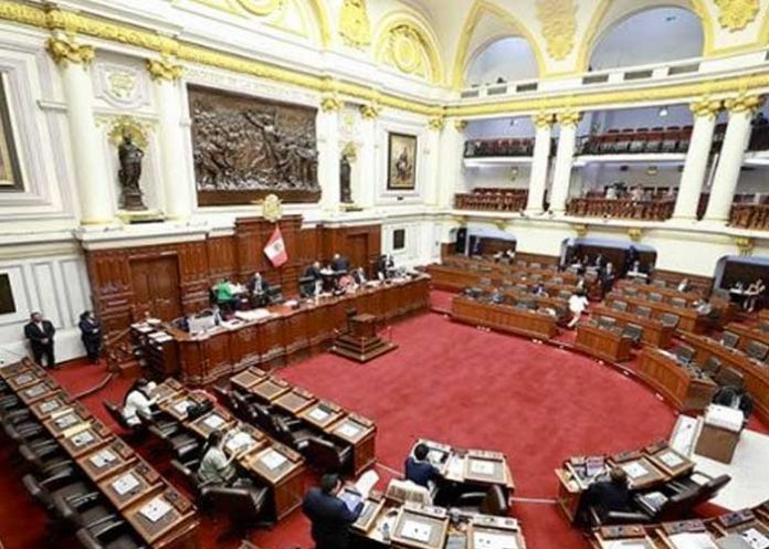Congreso de Perú da el “sí” al debate sobre adelanto electoral