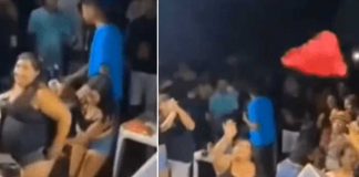 ¿Qué es eso? Mujer arroja la tanga a cantante mientras daba un show